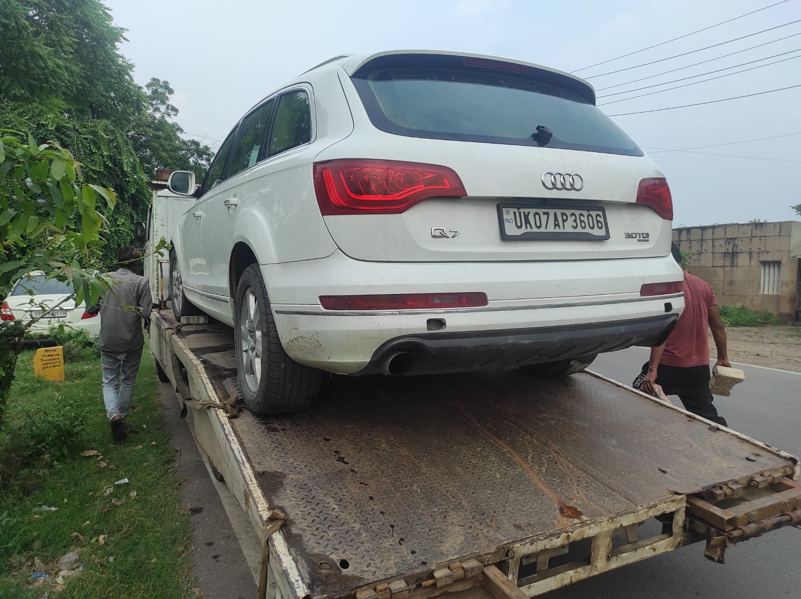 Four wheeler flatbed towing